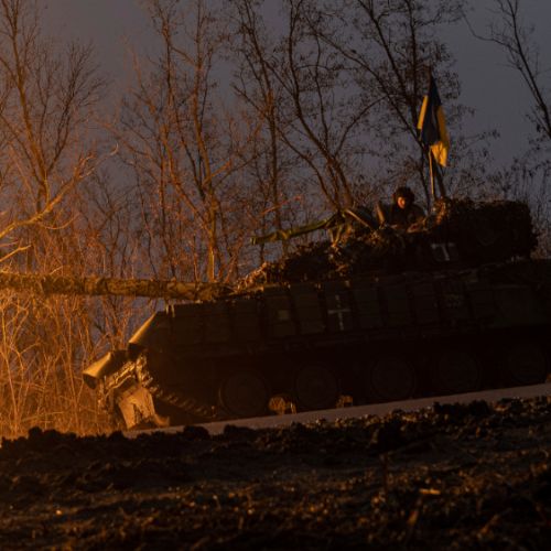 Schock-Video offenbart Hammer-Rückschlag! Hier explodieren gleich 4 Putin-Panzer
