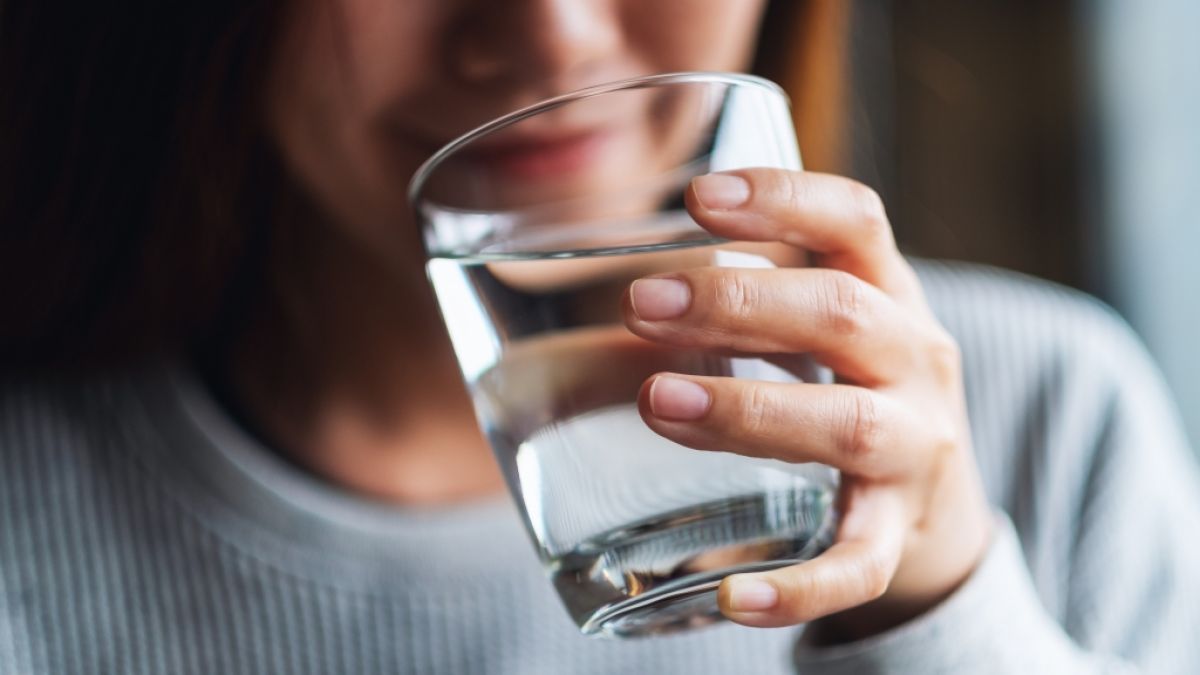 Wer zu viel Wasser trinkt, schadet unter Umständen seinem Körper. (Foto)
