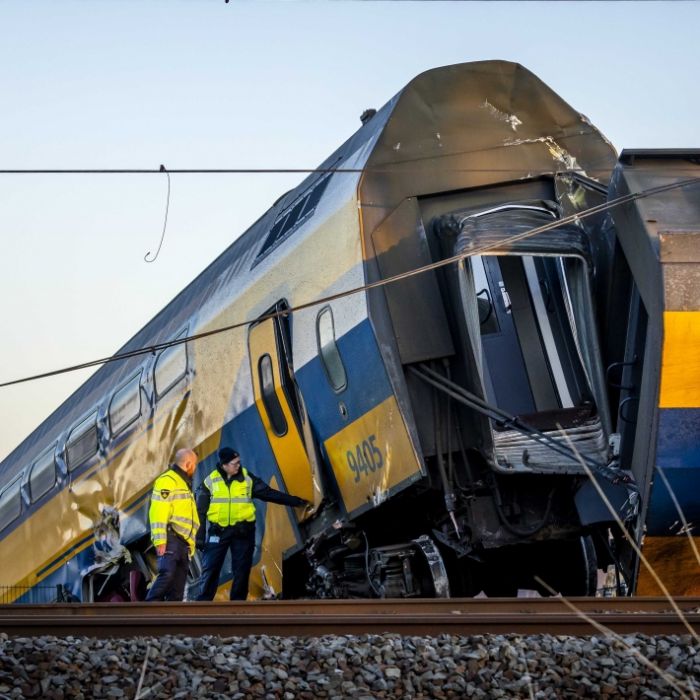 Güterzug und Intercity entgleist - ein Todesopfer, 30 Verletzte