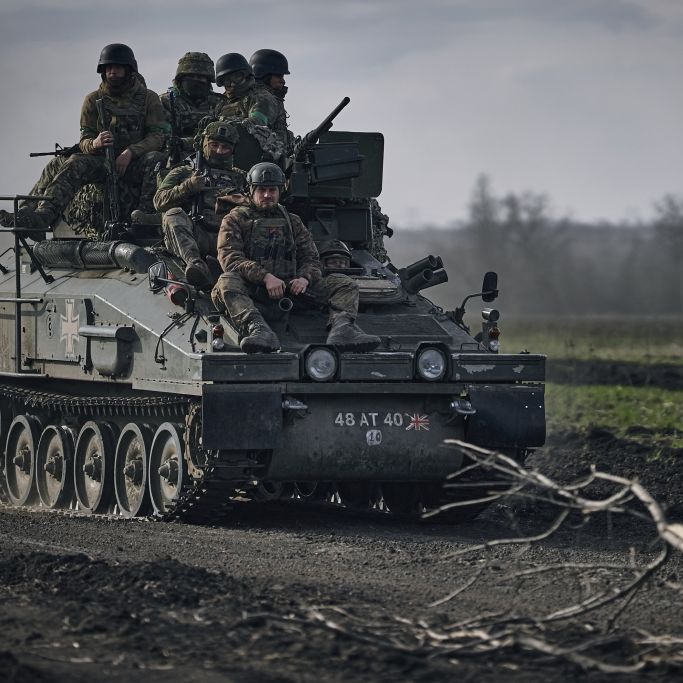 Putin entsetzt! Ukrainischer Panzer sprengt Russlands Schützengräben