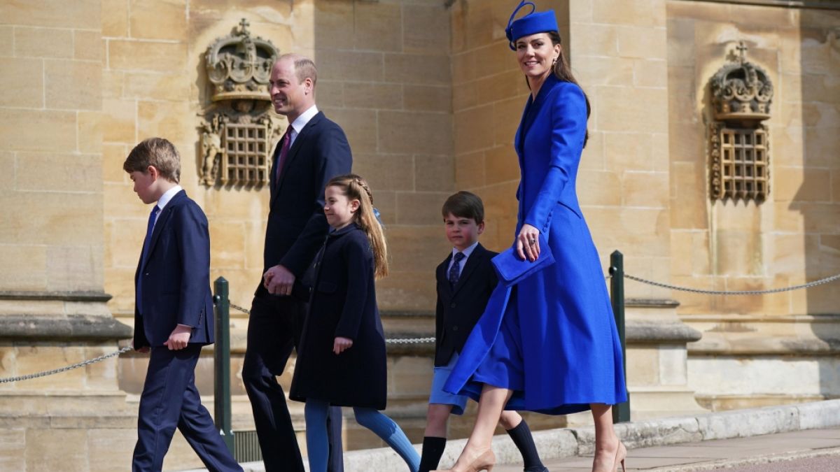 Prinzessin Kates Familie schlug bei der Ostermesse im farblichen Partner-Look auf. (Foto)