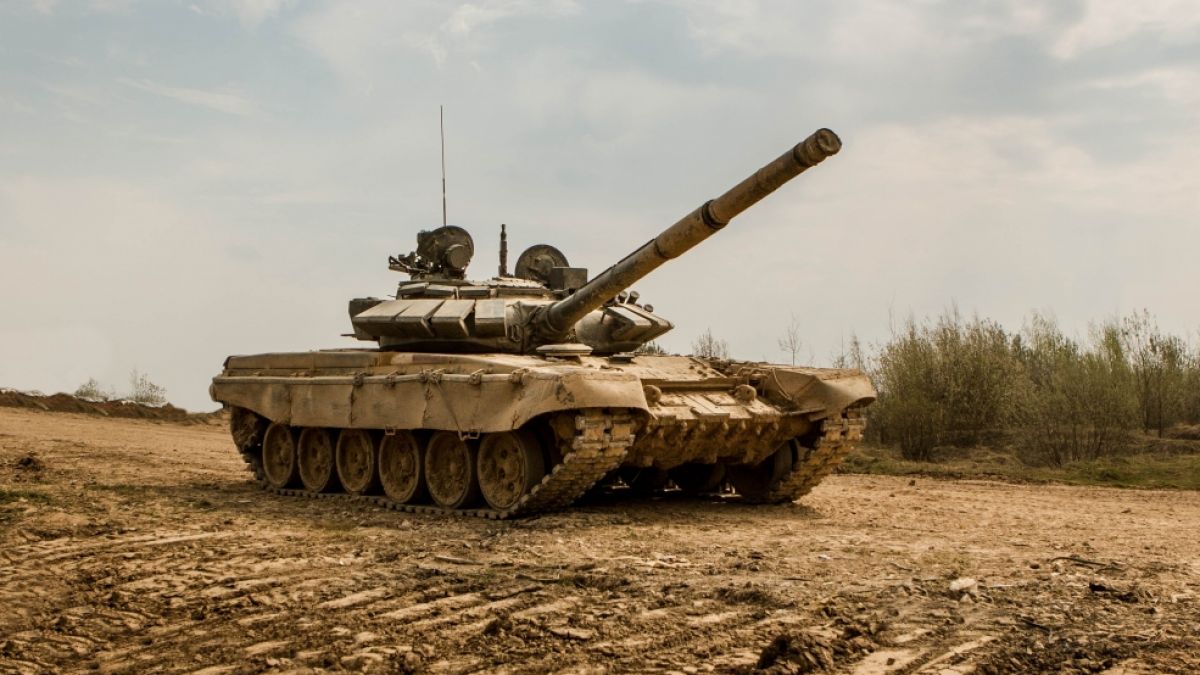 In einem Video soll ein russischer Panzer in die Luft gejagt worden sein. (Symbolfoto) (Foto)