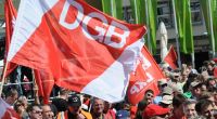 Tausende Menschen werden deutschlandweit am 1. Mai 2023 wieder zu Kundgebungen des Deutschen Gewerkschaftsbunds (DGB) erwartet.