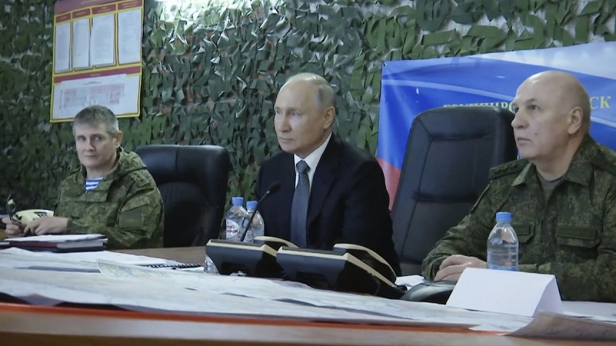 Wladimir Putin hat seine Armee neue Gefechtsübungen durchführen lassen. (Foto)