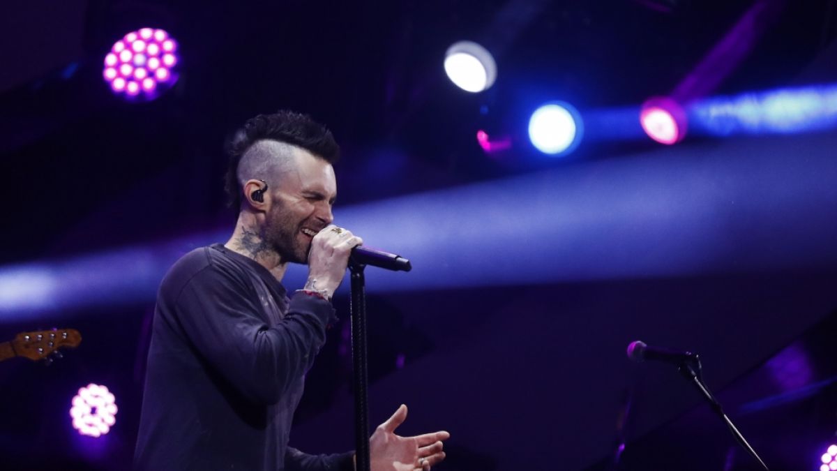 Adam Levine von Maroon 5 performt auf der Bühne. (Foto)