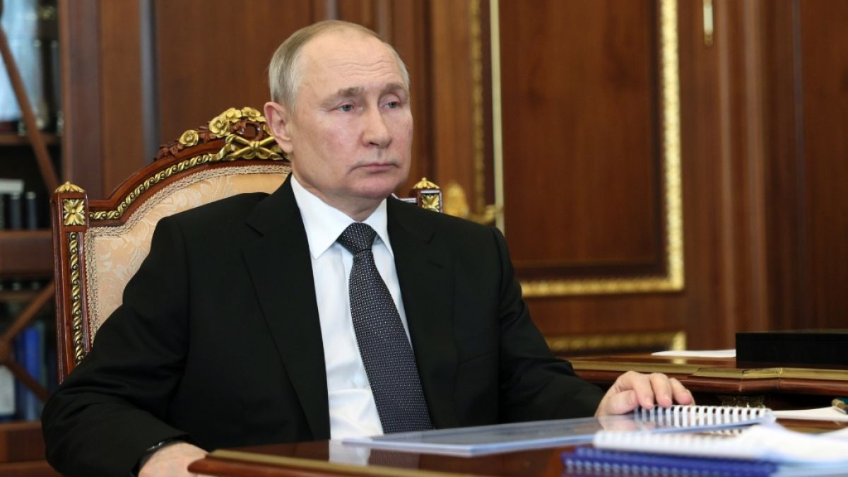 Kreml-Chef Wladimir Putin wird im russischen Staatsfernsehen als "Papa Putin" gefeiert. (Foto)