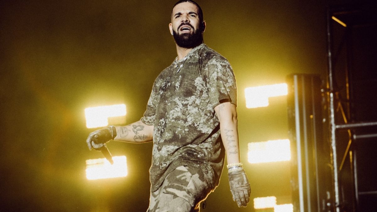 Drake performt auf der Bühne. Drake performt auf der Bühne. (Foto)