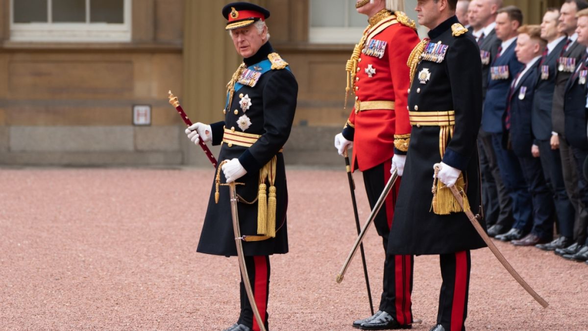 Sorge um König Charles III.: Am Tag seiner Krönung wird der Monarch von Personenschützern und Polizei keine Sekunde aus den Augen gelassen. (Foto)