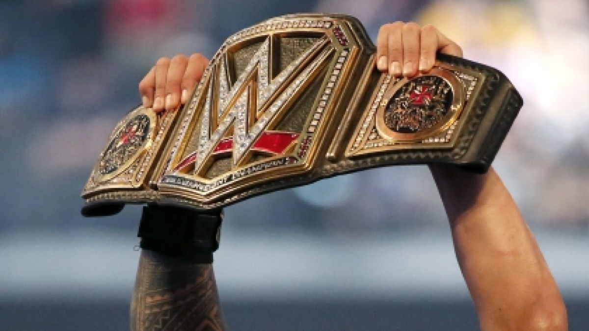 Bei WWE Night of Champions wird ein neuer World Heavyweight Champion gekrönt. Die WWE-Championship (Bild) von Roman Reigns steht voraussichtlich nicht auf dem Spiel. (Foto)