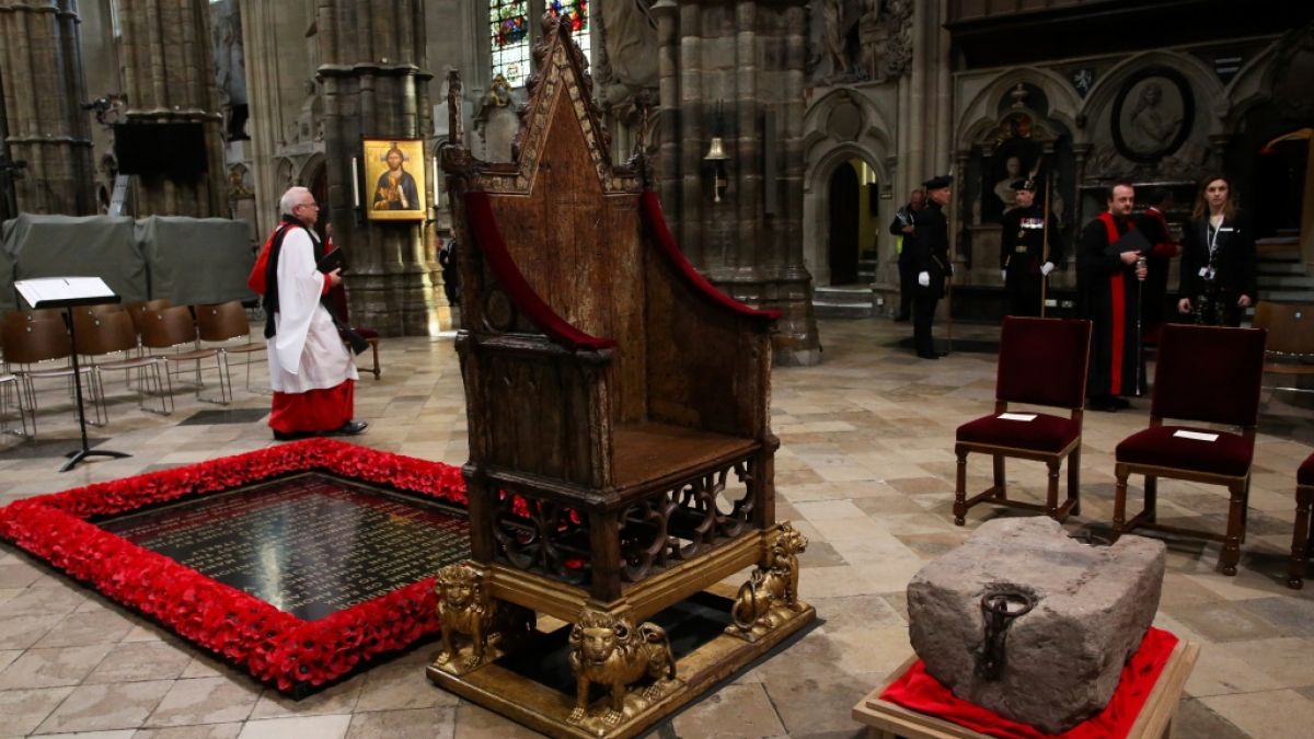 Vor König CHarles III. wurden 39 Monarchen in der Westminster Abbey gekrönt - nicht immer gingen die Spektakel ohne Pannen über die Bühne. (Foto)
