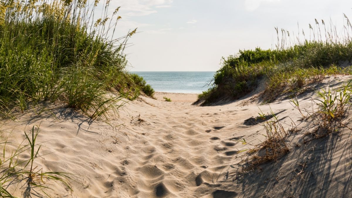 Der Strand von Cape Hatteras im US-Bundesstaat North Carolina ist ein beliebtes Ausflugsziel - für einen 17-Jährigen wurde der Strand zur Todesfalle (Symbolfoto). (Foto)