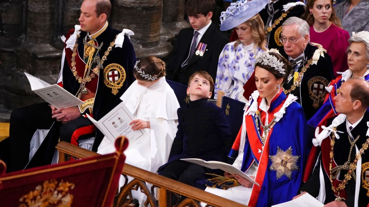 Für einen Fünfjährigen kann eine Krönungszeremonie ganz schön langweilig werden - für Prinz Louis gab's deshalb ein privates Extraprogramm. (Foto)