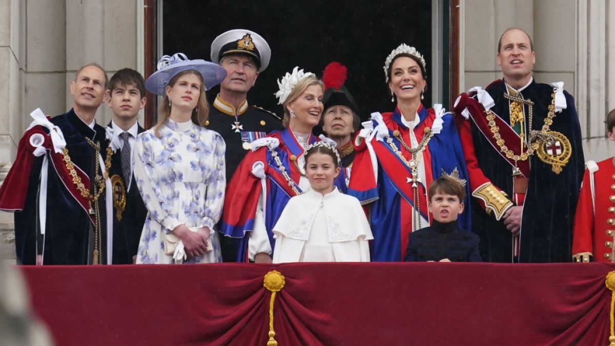 Beim Grimassenschneiden auf dem Palastbalkon ist Prinz Louis unangefochtener König. (Foto)