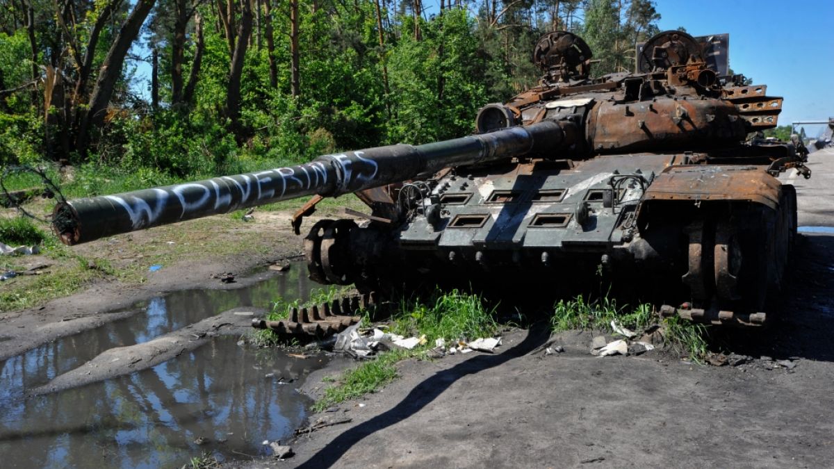 #Wladimir Putin außer sich: Video zeigt Granaten-Scoop! Amphibien-Panzer komplett gesprengt