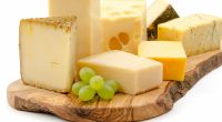 Ein Hersteller ruft veganen Käse wegen Listerien-Gefahr zurück.