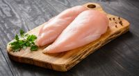 In einer Untersuchung des Lidl-Hühnerfleischs wurden in über 70 Prozent der Proben gefährliche Krankheitserreger entdeckt. (Symbolbild)
