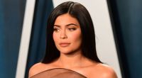 Kylie Jenner verliert auf neuen Bildern im Netzt jetzt beinahe ihr Kleid und bringt Fans mit ihrem 