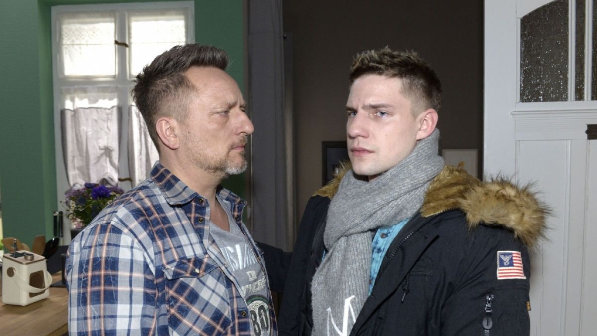 Michi (Lars Pape) setzt alles daran, um Moritz (Lennart Borchert) wieder auf die richtige Bahn zu lenken. Doch der will davon nichts wissen. (Foto)