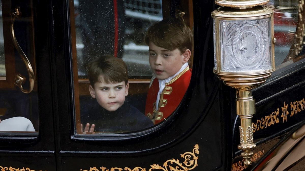 Prinzessin Kates jüngster Sohn Prinz Louis staunte Bauklötze bei der Kutschfahrt nach der Krönung seines Großvaters König Charles III. (Foto)