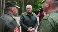 Nach tagelangen Spekulationen über seine Gesundheit ist in Belarus Machthaber Alexander Lukaschenko wieder aufgetaucht.  