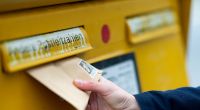 Die Deutsche Post will das Briefporto vorzeitig erhöhen.