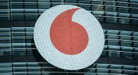 Vodafone will weltweit 11.000 Stellen streichen - auch Deutschland ist betroffen.