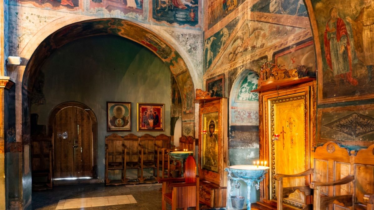 An den Wänden der der Swetizchoweli-Kathedrale in Mzcheta in Georgien sind religiöse Bilder entdeckt worden, die Hinweise auf jahrhundertealte Ufo-Sichtungen geben. (Foto)