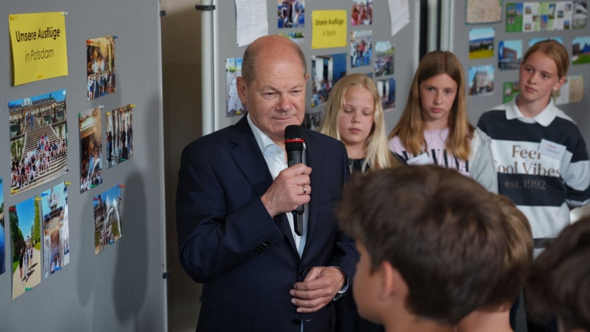 Olaf Scholz sprach mit Schülern im brandenburgischen Kleinmachnow über die Klimaaktivisten der "Letzten Generation". (Foto)