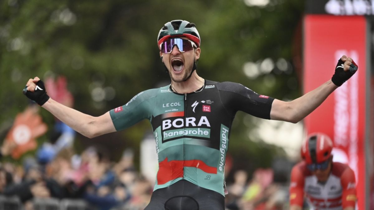 Nico Denz jubelt nach dem Sieg auf der 12. Etappe beim Giro d'Italia 2023. (Foto)