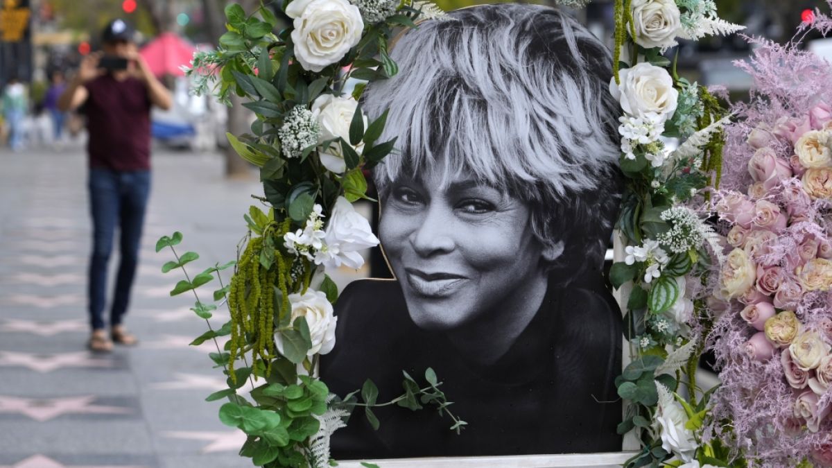 #News des Tages heute: Tina Turner ist tot: Einzelheiten zur Trauerfeier prestigevoll! / Todesdrama uff dem Lago Maggiore: Touristen-Schiff gekentert