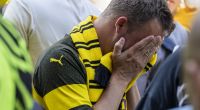 Ein BVB-Fan weint nach der verpatzten Bundesliga-Meisterschaft.
