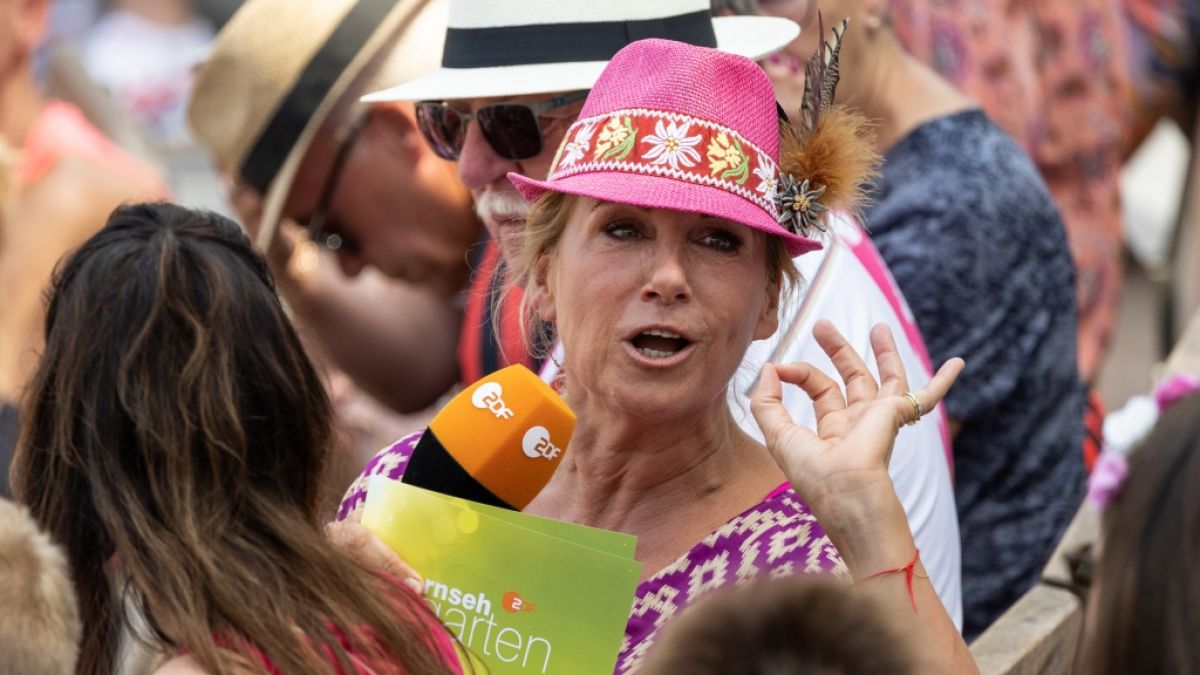 #Flirt-Versuch im "Zweites Deutsches Fernsehen Fernsehgarten": Andrea Kiewel korbt Flirt-Versuch im Live-TV