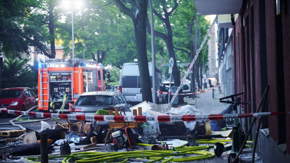 Bei einem Wohnungsbrand in Berlin wurden in der Nacht zu Dienstag mehrere Personen schwer verletzt. (Foto)