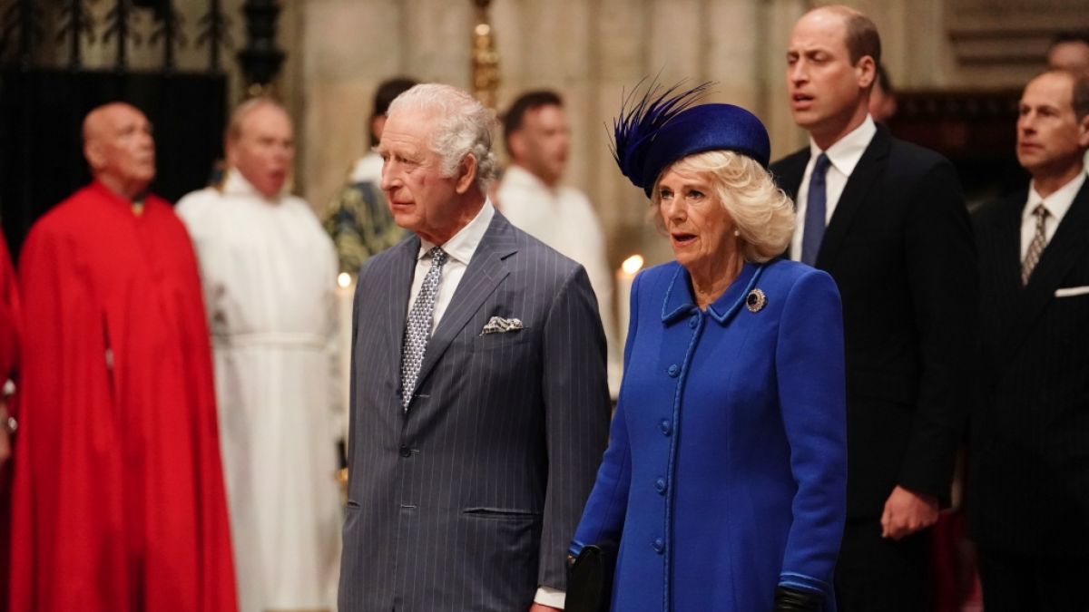 Thronfolger Prinz William (re.) könnte seiner Stiefmutter Königin Camilla eines Tages einen neuen Titel verschaffen. (Foto)