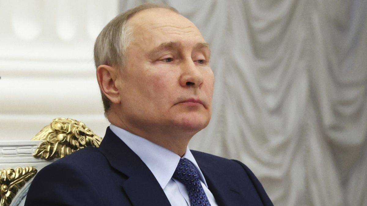 #Wladimir Putin: "Zitternde Hand und Gacker-Geräusche!" Schock-Informationsaustausch zusätzlich medizinischen Zwischenfall