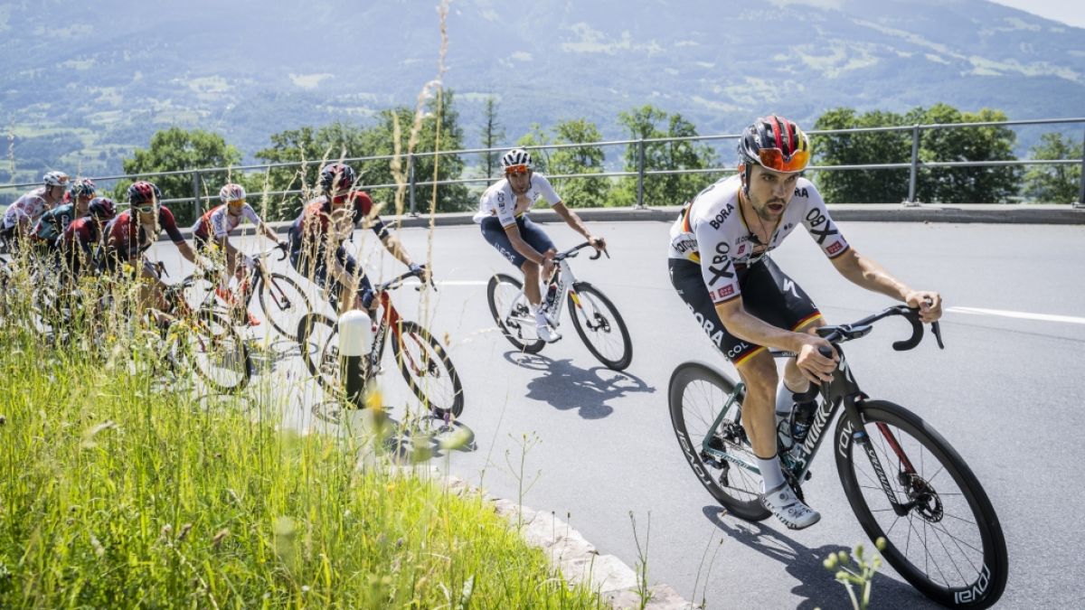 Bei der Tour de Suisse 2023 werden wieder anspruchsvolle Etappen vor traumhaftem Alpenpanorama zu absolvieren sein. (Foto)