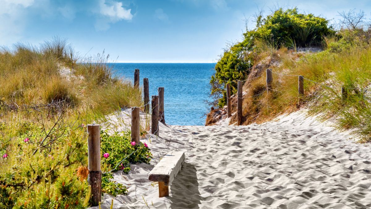 Bei sonnigem Wetter fühlt man sich am Strand am wohlsten. Bei sonnigem Wetter fühlt man sich am Strand am wohlsten. (Foto)