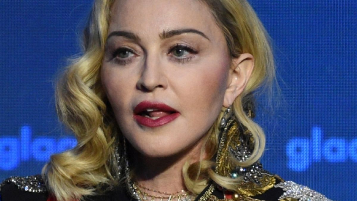 Madonna betört im Netz mit freizügigen Ausblicken. (Foto)