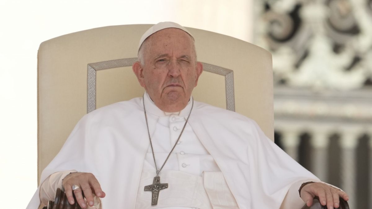 Papst Franziskus muss sich einer Not-OP unterziehen. (Foto)