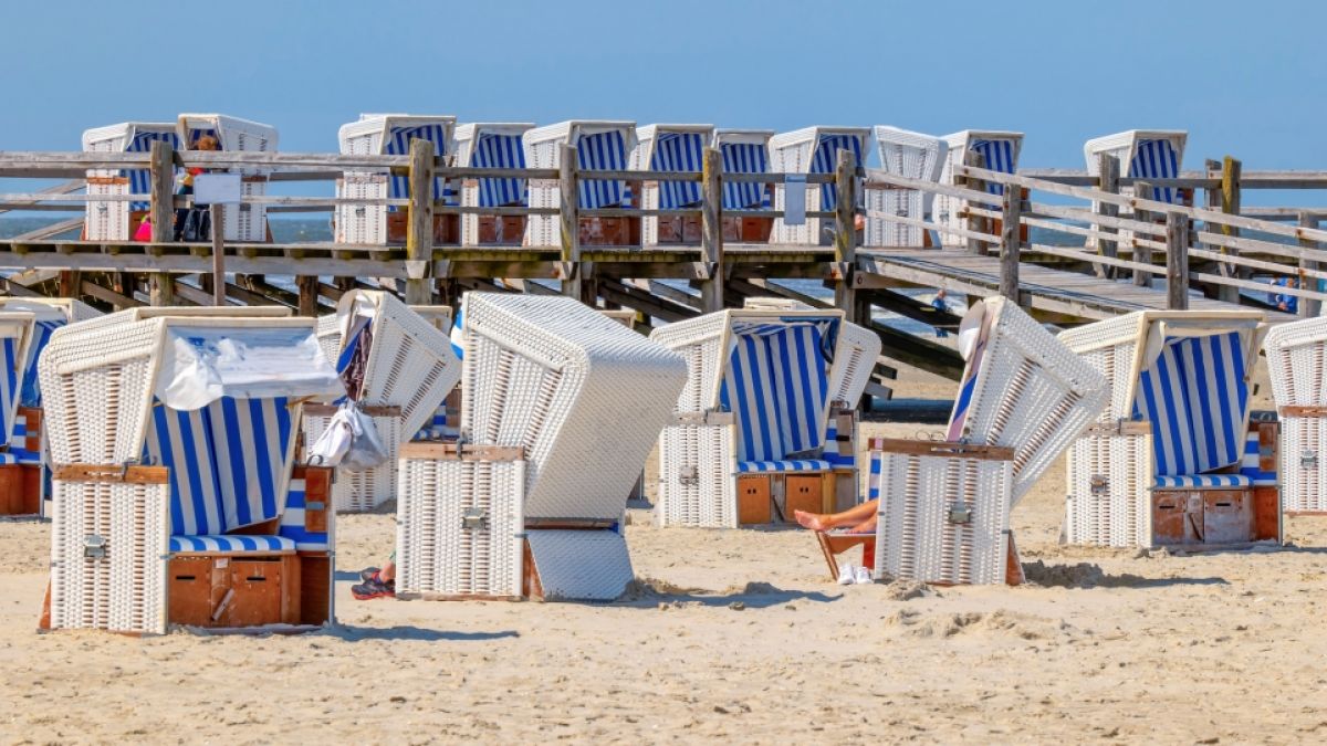 Bei sonnigem Wetter fühlt man sich am Strand am wohlsten. (Foto)