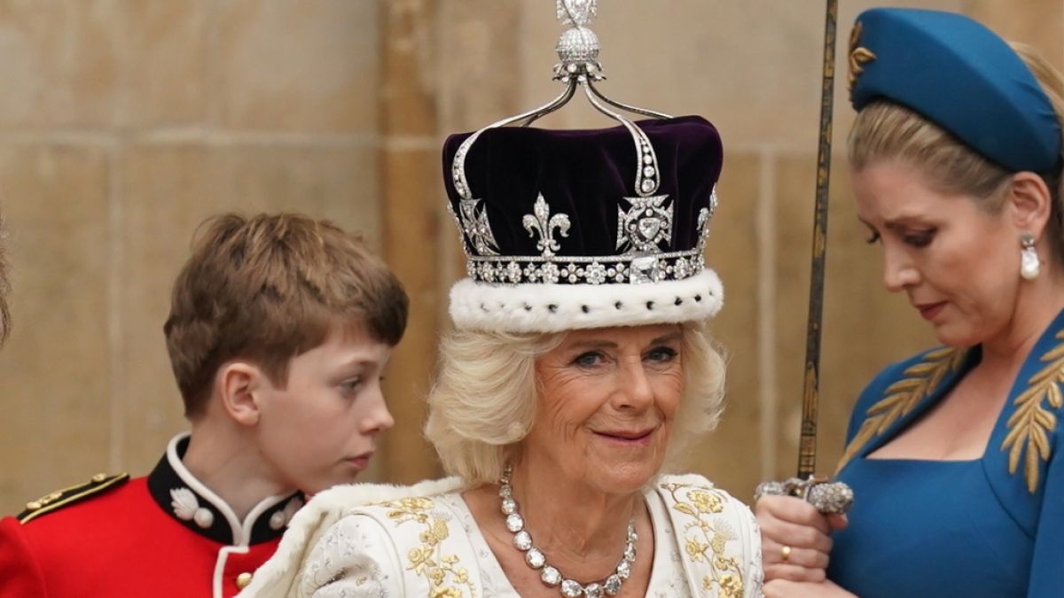 Neue Bilder lassen vermuten, dass Queen Camilla mit Botox und Fillern nachgeholfen hat. (Foto)