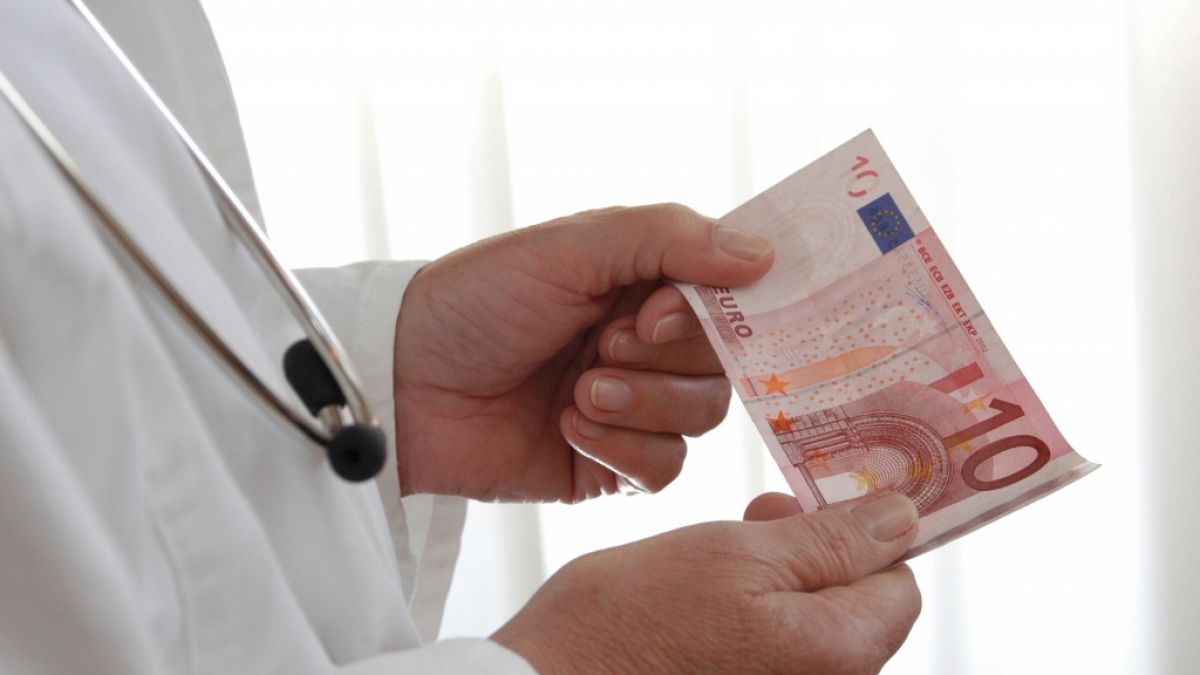 Müssen Kassen-Patienten mindestens 800 Euro selbst für Arztbesuche zahlen? (Foto)