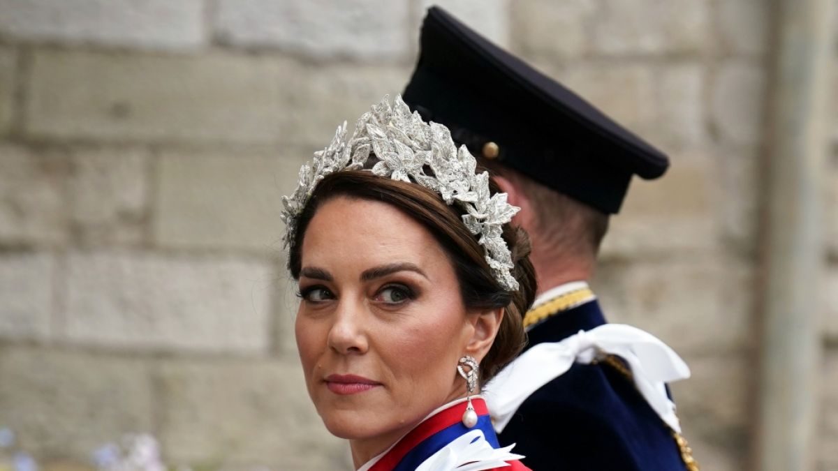 König Charles serviert Prinzessin Kate jetzt eiskalt ab. (Foto)
