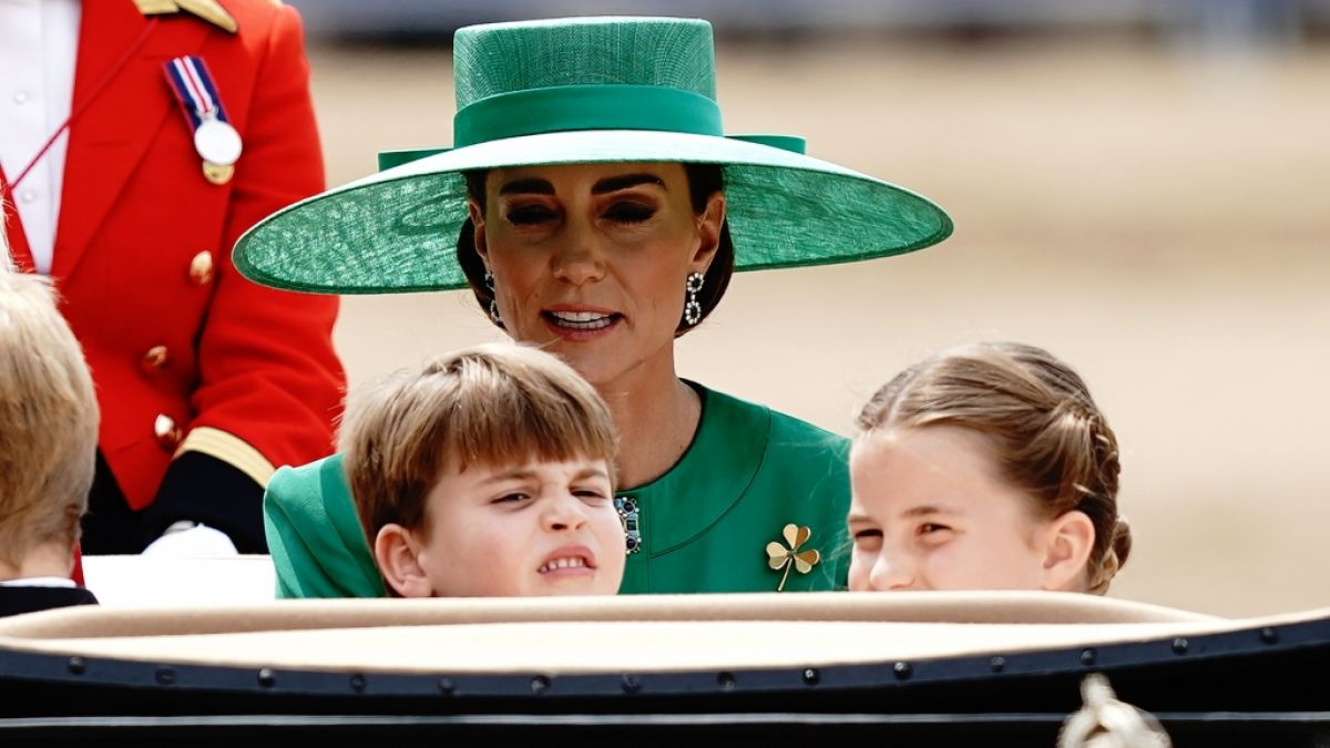 Mini-Royal kaum zu bändigen: Mit ihrem jüngsten Sprössling Prinz Louis hat Prinzessin Kate alle Hände voll zu tun. (Foto)