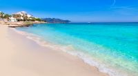 Ein deutscher Urlauber (61) ist am Strand von Cala Millor bei Son Servera, Mallorca, gestorben.