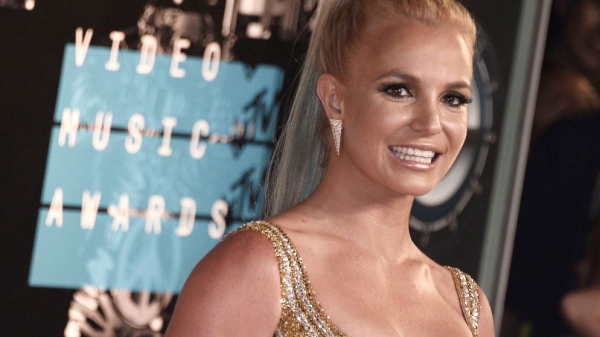 Britney Spears überrascht jetzt mit optisch doppelt so großem Vorbau. (Foto)