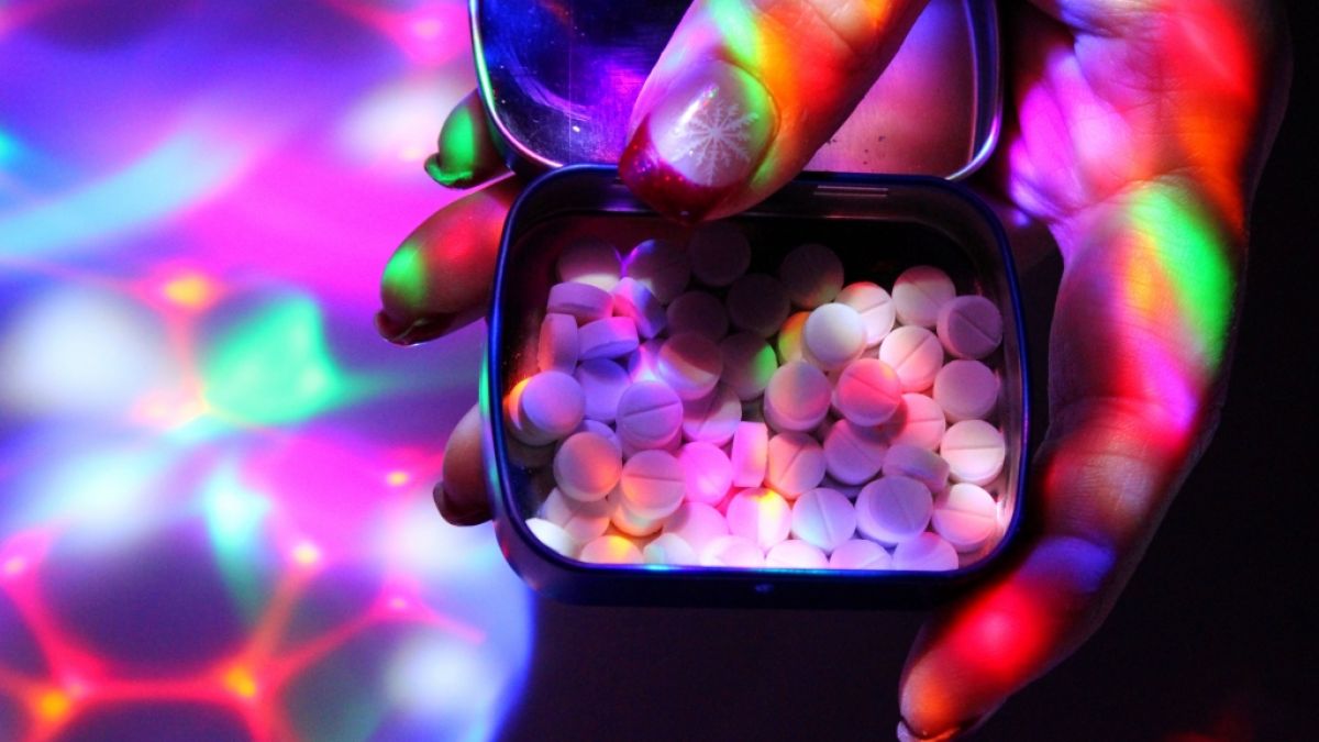 Ein mutmaßliches Experiment mit Ecstasy-Pillen endete für ein 13-jähriges Mädchen aus Altentreptow tödlich (Symbolfoto). (Foto)