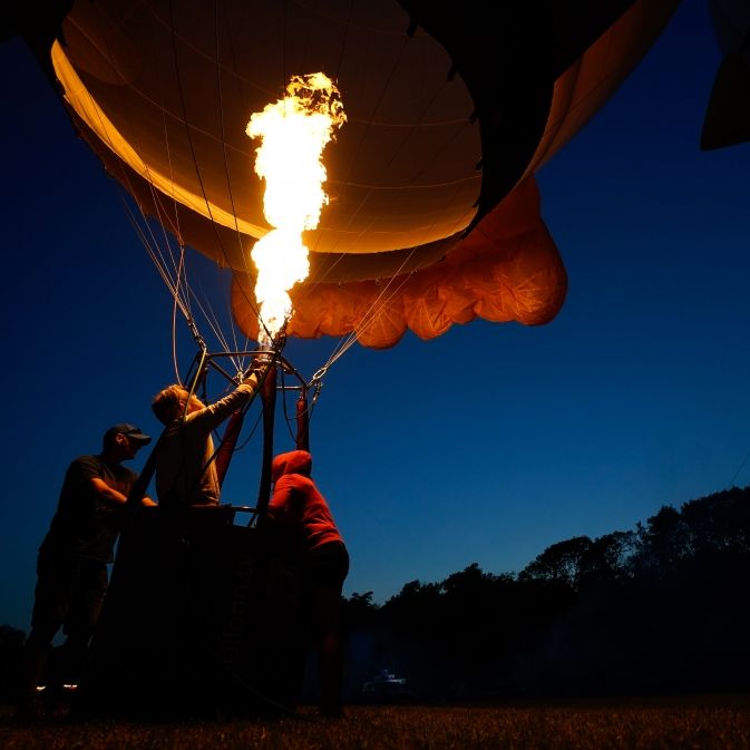Heißluftballon stürzt vom Himmel - Mann (25) tot