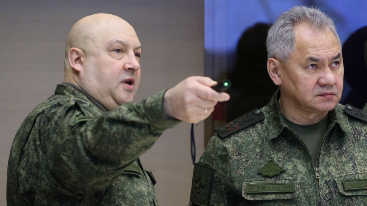 Sergej Surowikin mit dem russischen Verteidigungsminister Sergej Schoigu (Foto)