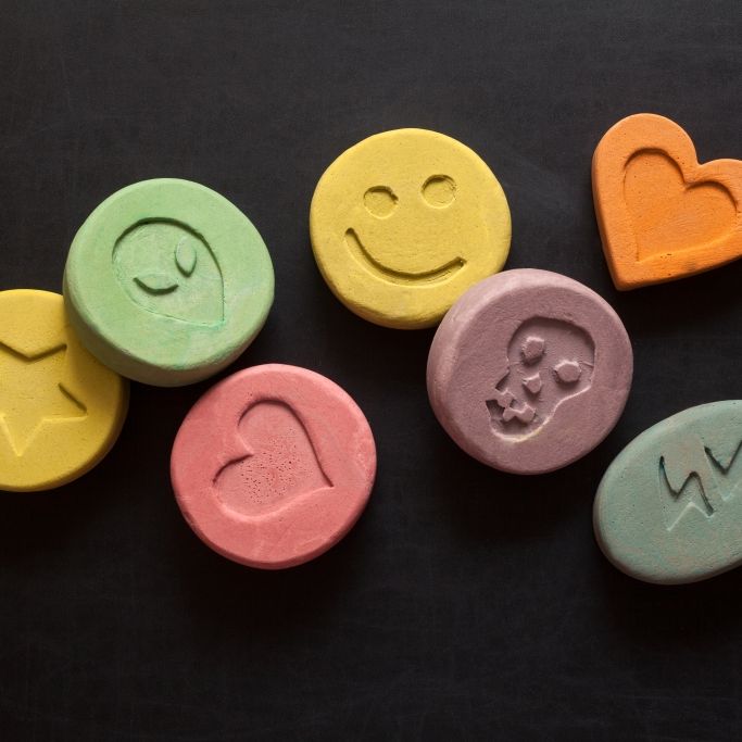 Bereits eine Ecstasy-Pille tödlich! So gefährlich ist die bunte Droge